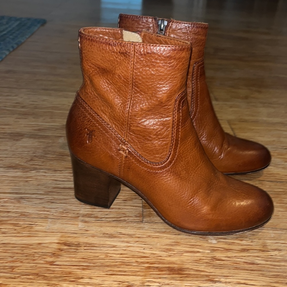 Frye Stella Zip Short Heeled Boots - whiskey brown - 6 M